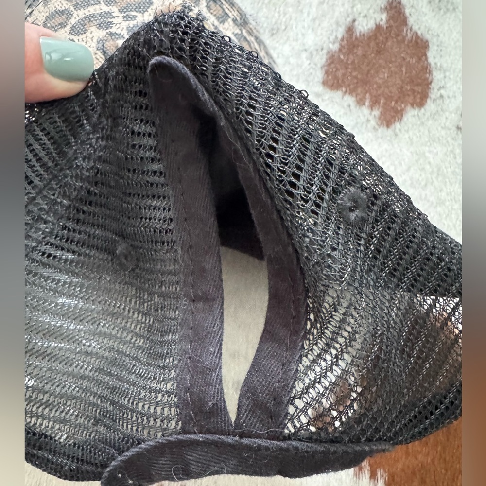 Big Cheetah Trucker Ponytail Hat NWOT - Picture 3 of 3